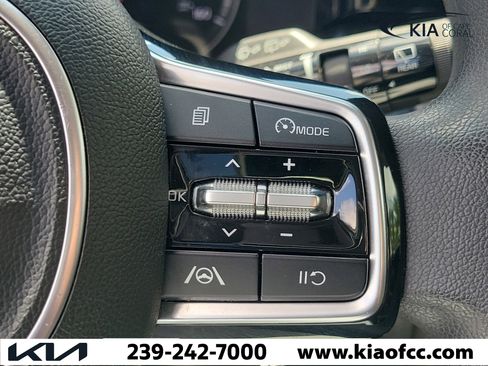 Used 2023 Kia Sorento LX AWD/4WD image 26