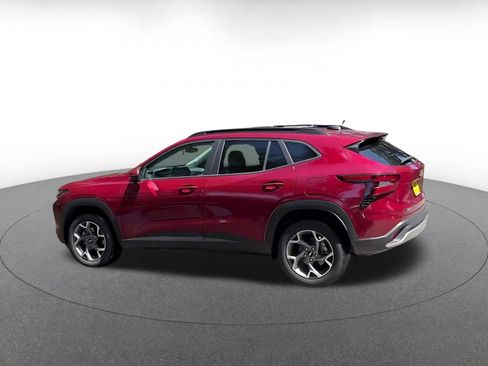 Used 2025 Chevrolet Trax LT FWD image 10