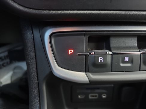 Used 2024 GMC Terrain SLT image 26