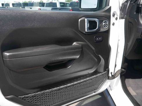 Certified 2026 Jeep Gladiator Mojave AWD/4WD image 24