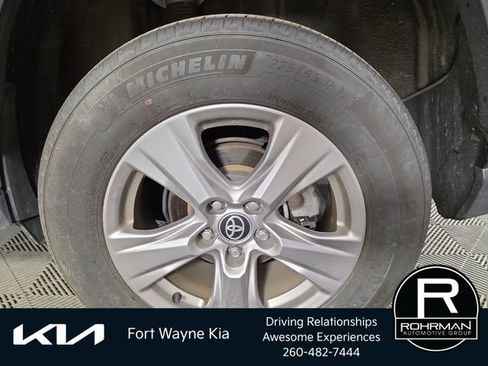 Used 2025 Toyota RAV4 XLE AWD/4WD image 11