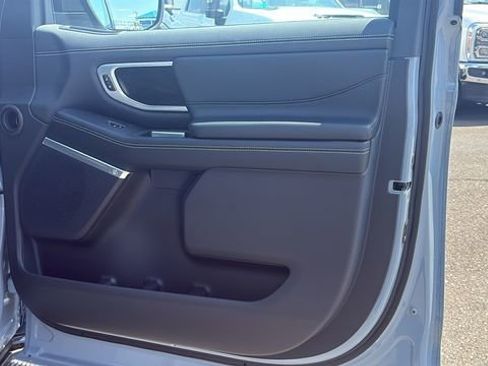 New 2026 Ford Expedition Platinum w/ Stealth Appearance Package AWD/4WD image 10