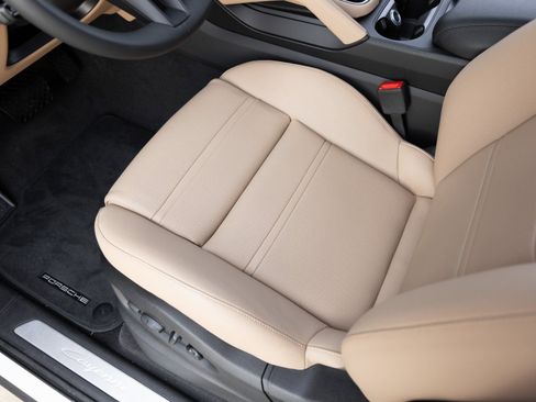 Certified 2025 Porsche Cayenne Coupe image 19