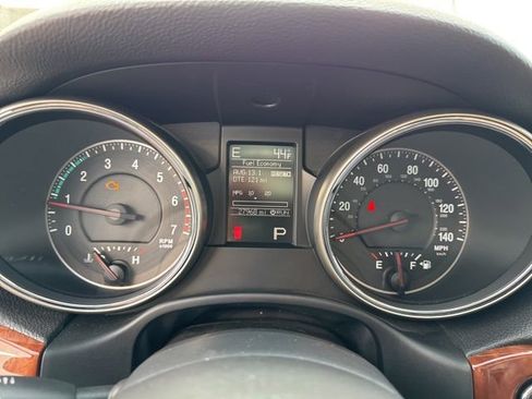 Used 2011 Jeep Grand Cherokee Limited w/ Trailer Tow Group IV AWD/4WD image 13