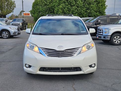 Used 2017 Toyota Sienna XLE w/ XLE Navigation Package FWD image 11