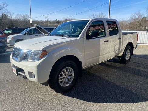 Used 2019 Nissan Frontier SV image 4