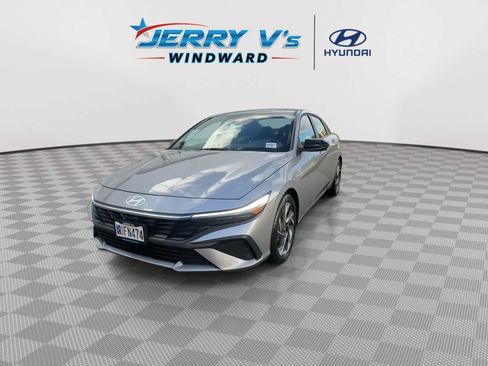 Used 2025 Hyundai Elantra Sport image 4