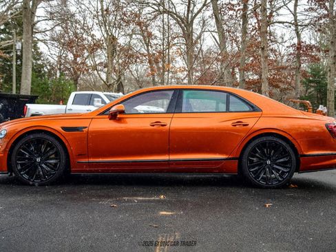 Used 2024 Bentley Flying Spur W12 image 3