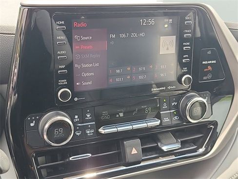 Used 2022 Toyota Highlander XLE image 32