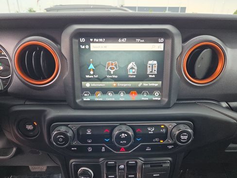 Used 2023 Jeep Gladiator Mojave AWD/4WD image 23