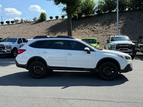 Used 2018 Subaru Outback 2.5i Premium AWD/4WD image 6