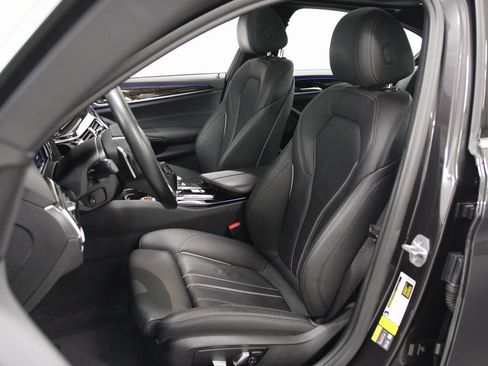 Used 2019 BMW 530e xDrive image 16