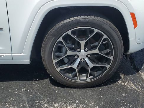Certified 2022 Jeep Grand Cherokee Summit AWD/4WD image 6