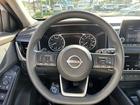 Used 2023 Nissan Rogue SV image 49