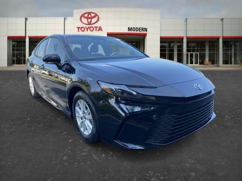 Used 2025 Toyota Camry LE w/ Convenience Package FWD image 3