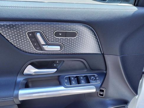 New 2025 Mercedes-Benz GLA 35 AMG 4MATIC image 13