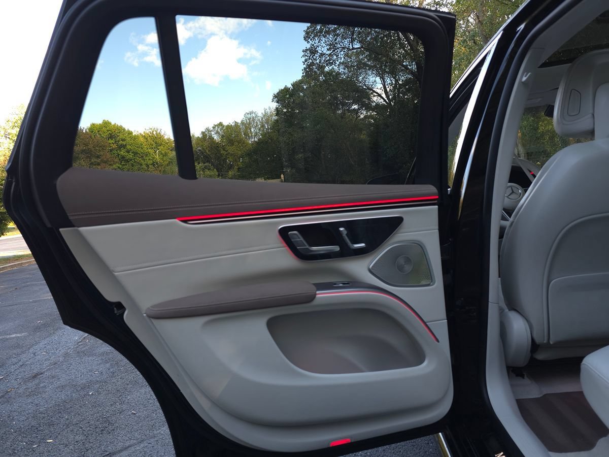 Used 2023 Mercedes-Benz EQS 580 4MATIC SUV image 25