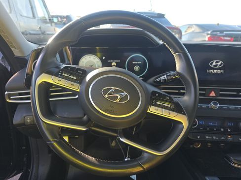 Used 2021 Hyundai Elantra Limited image 15