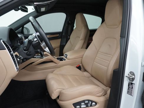 Certified 2021 Porsche Cayenne Coupe image 5