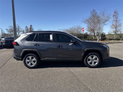 Used 2021 Toyota RAV4 XLE image 2