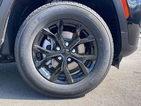 New 2026 Jeep Grand Cherokee Altitude AWD/4WD image 9
