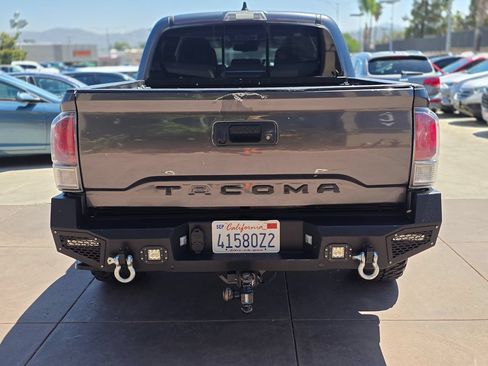 Used 2020 Toyota Tacoma TRD Off-Road w/ Technology Package AWD/4WD image 11