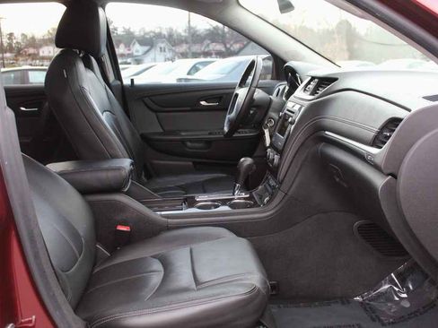 Used 2017 Chevrolet Traverse LT image 35