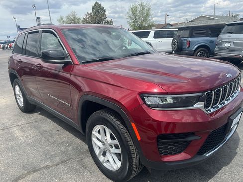 Used 2023 Jeep Grand Cherokee Laredo AWD/4WD image 4