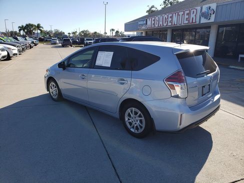 Used 2016 Toyota Prius V image 3