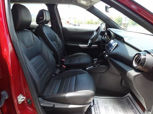 Used 2019 Nissan Kicks SR w/ SR Premium Package FWD image 10