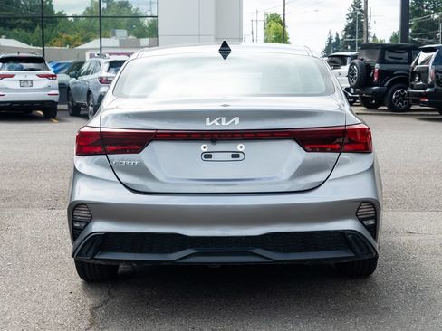 Used 2022 Kia Forte LXS FWD image 5