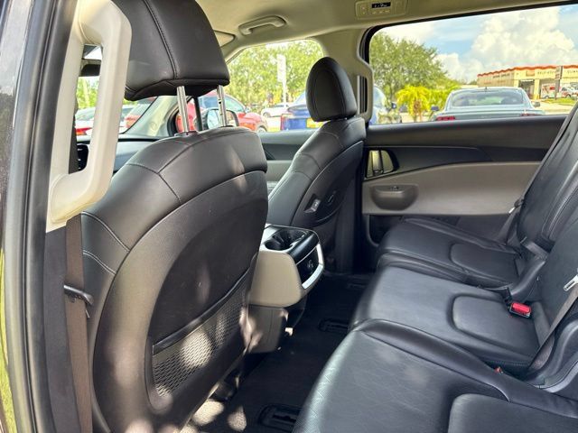 Used 2025 Kia Carnival FWD image 26