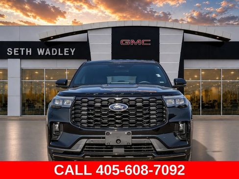 Used 2025 Ford Explorer ST-Line w/ ST-Line Street Pack AWD/4WD image 2