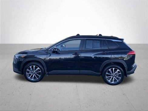 Used 2024 Toyota Corolla Cross XLE image 9