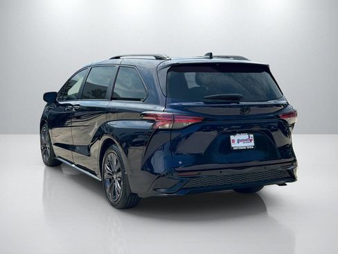 Certified 2026 Toyota Sienna XSE FWD image 7