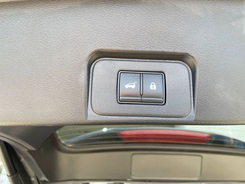 Used 2025 Nissan Rogue SV image 23