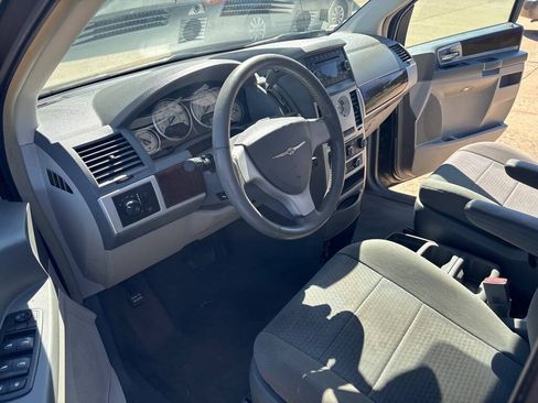 Used 2010 Chrysler Town & Country Touring FWD image 9