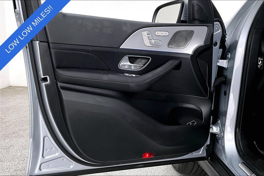 Used 2025 Mercedes-Benz GLS 450 4MATIC image 23