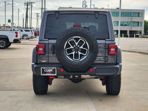 Used 2025 Jeep Wrangler Unlimited Rubicon AWD/4WD image 13