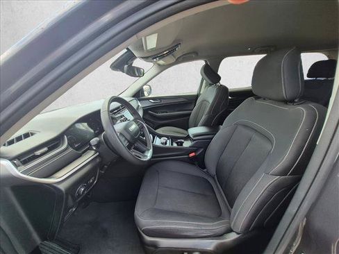 Used 2026 Jeep Grand Cherokee Limited w/ Limited Altitude Package AWD/4WD image 9