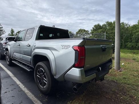Used 2024 Toyota Tacoma TRD Sport w/ TRD Sport Upgrade Package RWD image 7