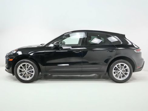 Certified 2022 Porsche Macan AWD/4WD image 2