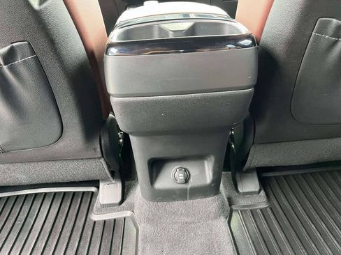 Used 2023 Kia Telluride EX w/ EX Captain's Chair Package AWD/4WD image 4