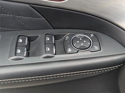 Used 2017 Ford Explorer Platinum image 21