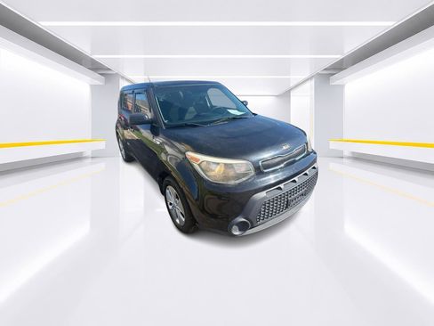 Used 2015 Kia Soul FWD image 2