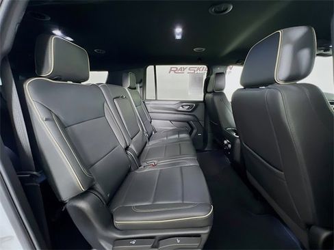 Used 2024 GMC Yukon XL SLT image 43