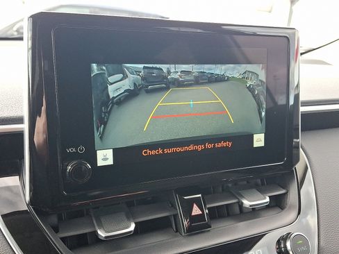 Used 2023 Toyota Corolla Cross XLE image 18