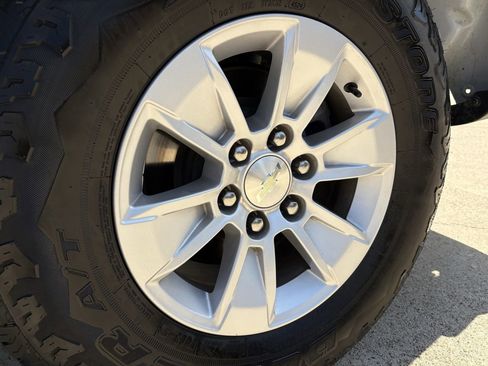 Used 2023 Chevrolet Silverado 1500 LT AWD/4WD image 11