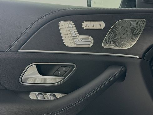 New 2026 Mercedes-Benz GLS 580 4MATIC image 19