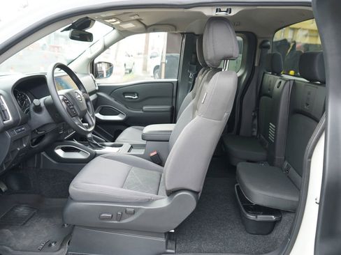 Used 2025 Nissan Frontier SV RWD image 17
